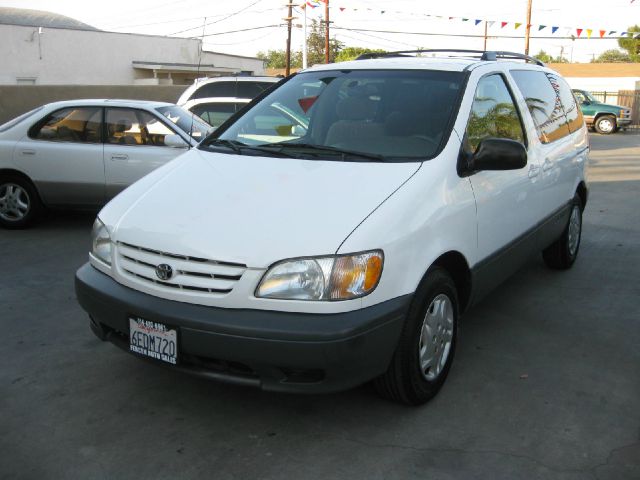 2003 Toyota Sienna SEL Sport Utility 4D