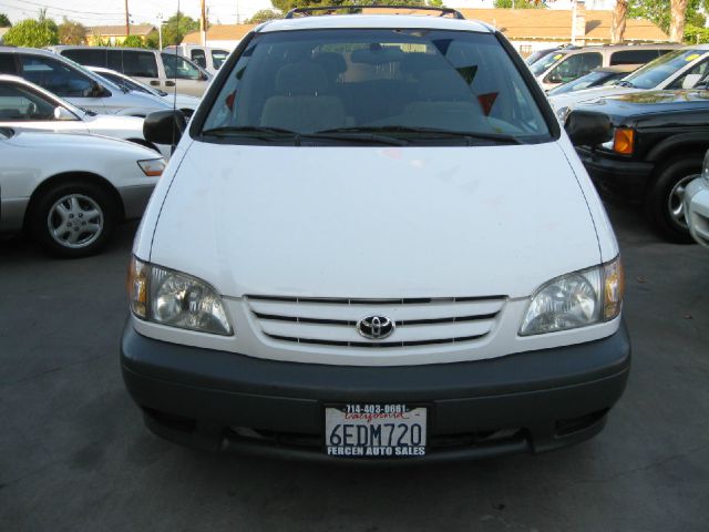 2003 Toyota Sienna SEL Sport Utility 4D