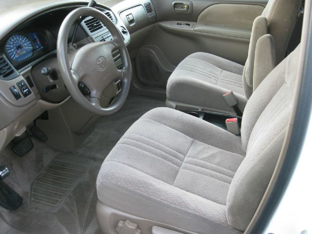 2003 Toyota Sienna SEL Sport Utility 4D