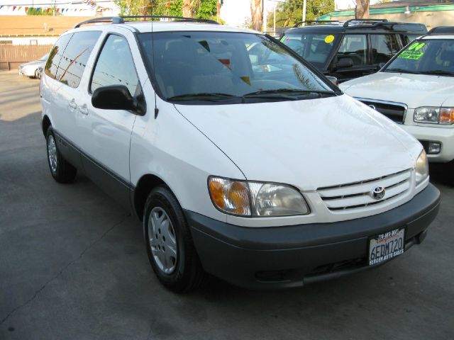 2003 Toyota Sienna SEL Sport Utility 4D