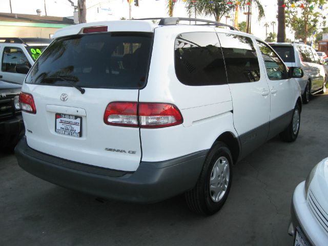 2003 Toyota Sienna SEL Sport Utility 4D