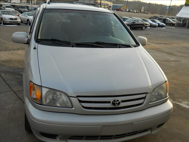 2003 Toyota Sienna SEL Sport Utility 4D