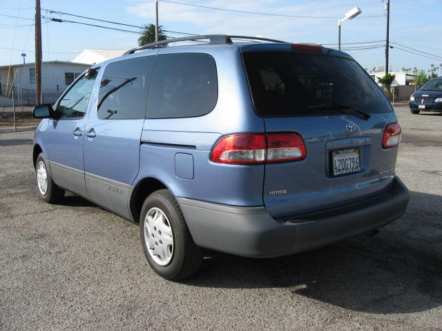 2003 Toyota Sienna SEL Sport Utility 4D