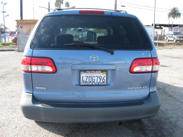 2003 Toyota Sienna SEL Sport Utility 4D