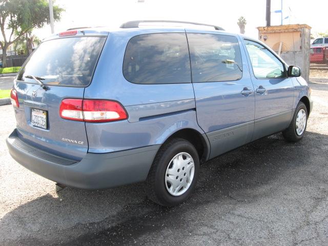 2003 Toyota Sienna SEL Sport Utility 4D