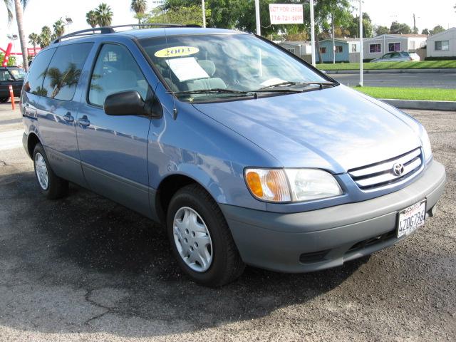 2003 Toyota Sienna SEL Sport Utility 4D