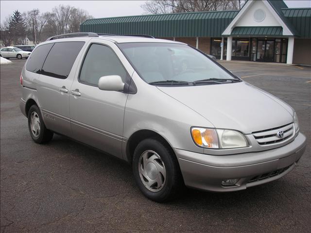 2003 Toyota Sienna SEL Sport Utility 4D