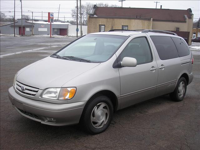 2003 Toyota Sienna SEL Sport Utility 4D