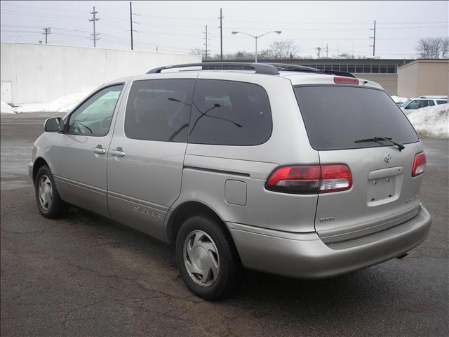 2003 Toyota Sienna SEL Sport Utility 4D