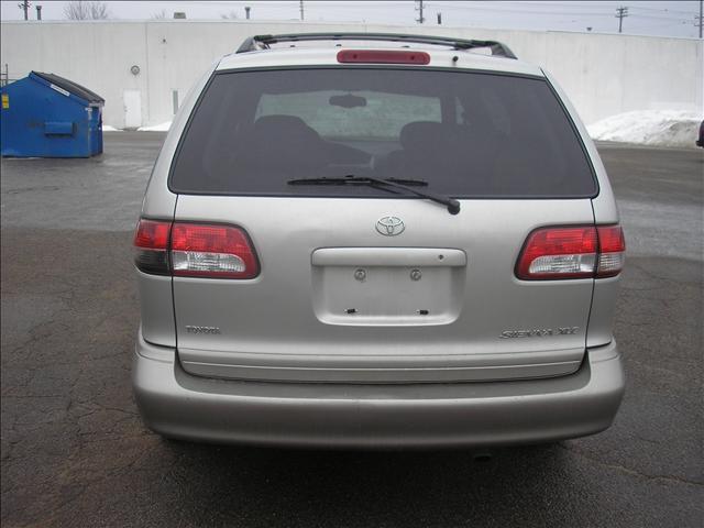 2003 Toyota Sienna SEL Sport Utility 4D