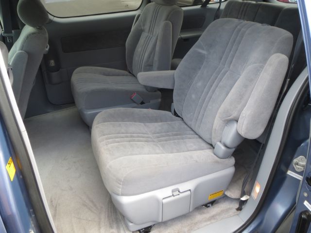 2003 Toyota Sienna X