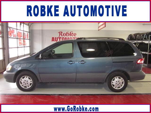 2003 Toyota Sienna GT VERY NICE