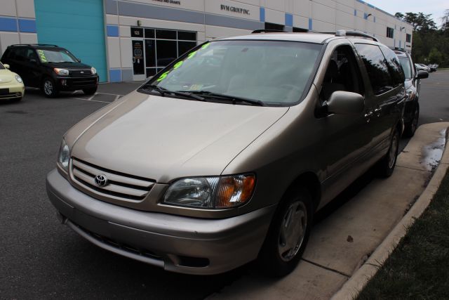 2003 Toyota Sienna X