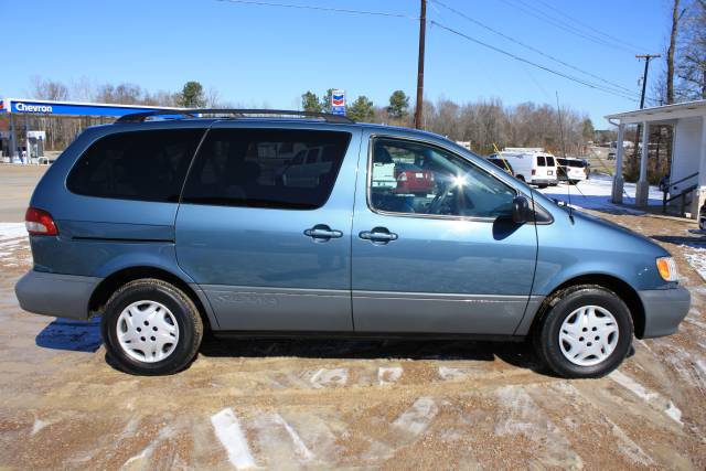 2003 Toyota Sienna SEL Sport Utility 4D