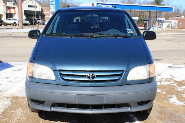 2003 Toyota Sienna SEL Sport Utility 4D