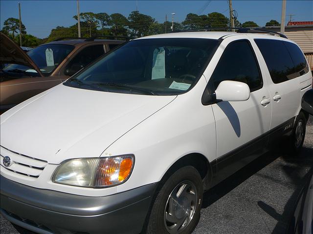 2003 Toyota Sienna SEL Sport Utility 4D