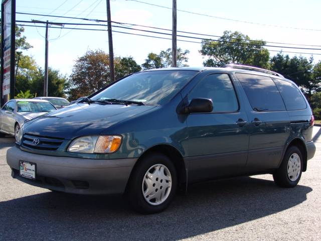 2003 Toyota Sienna SEL Sport Utility 4D