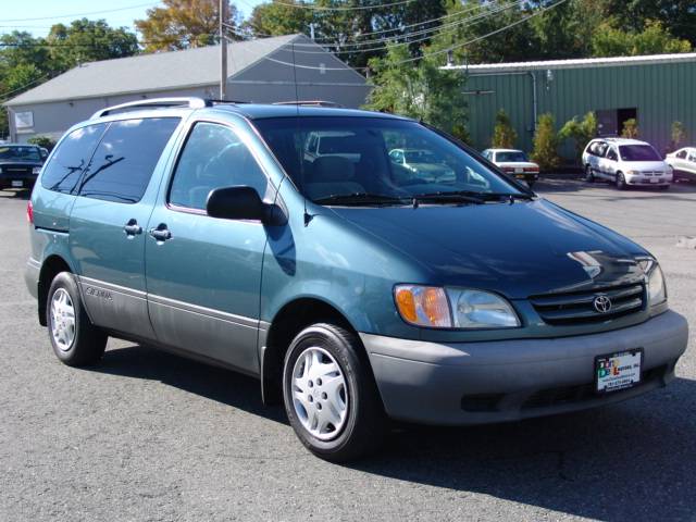 2003 Toyota Sienna SEL Sport Utility 4D