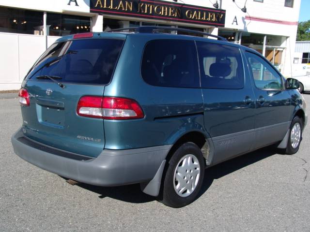 2003 Toyota Sienna SEL Sport Utility 4D