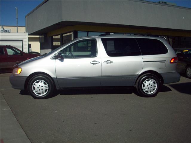 2003 Toyota Sienna SEL Sport Utility 4D