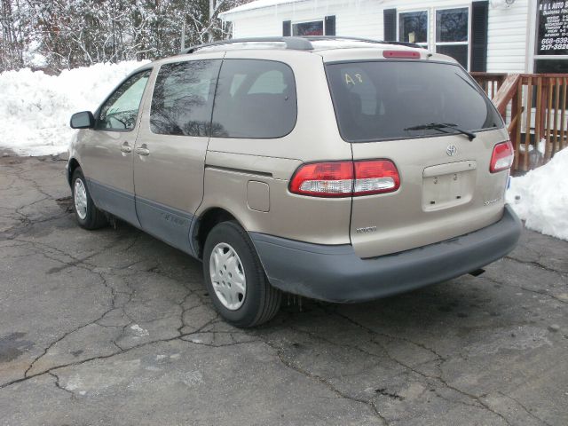 2003 Toyota Sienna SEL Sport Utility 4D