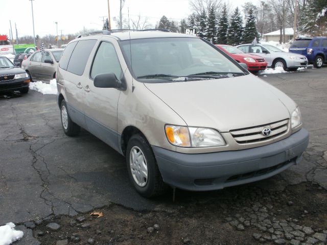 2003 Toyota Sienna SEL Sport Utility 4D