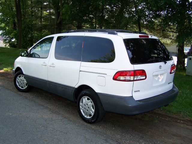 2003 Toyota Sienna X