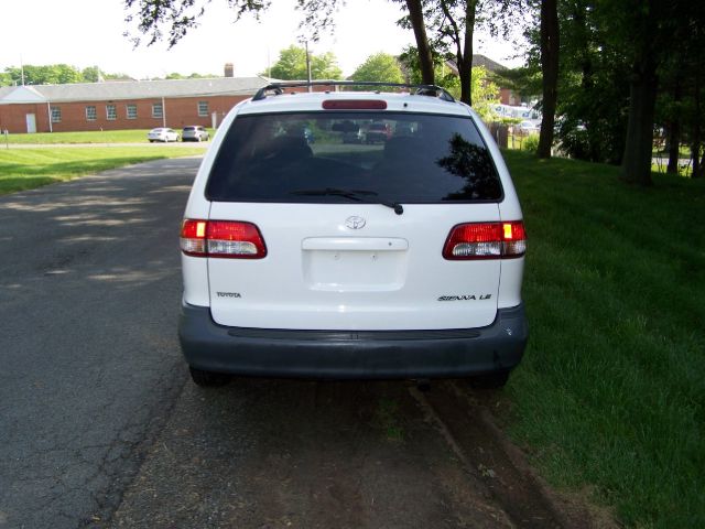 2003 Toyota Sienna X