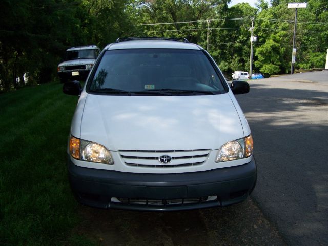 2003 Toyota Sienna X