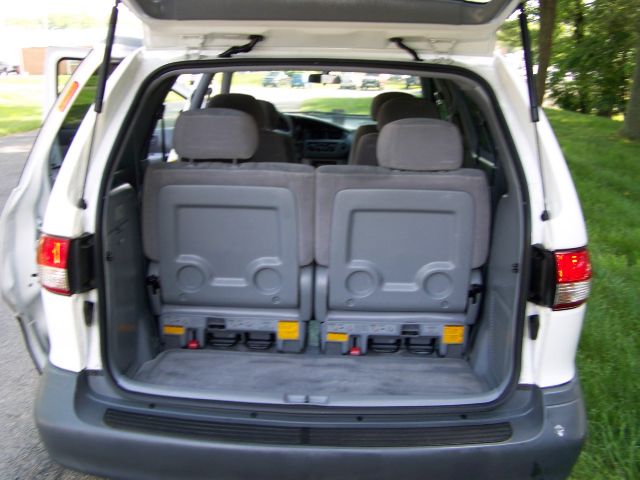 2003 Toyota Sienna X