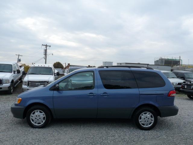 2003 Toyota Sienna SEL Sport Utility 4D