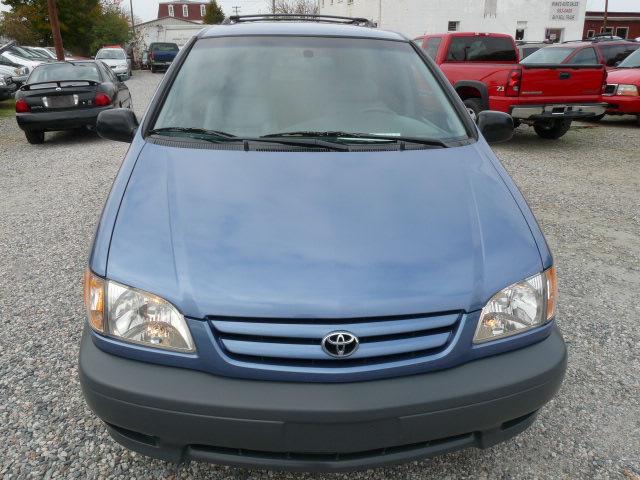 2003 Toyota Sienna SEL Sport Utility 4D