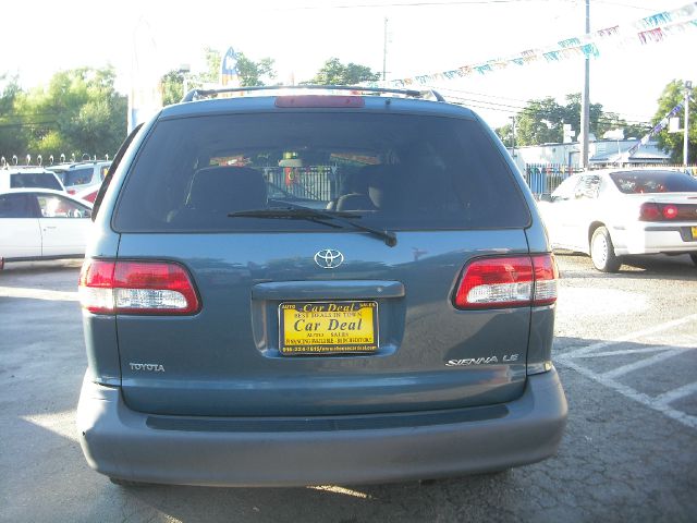 2003 Toyota Sienna X