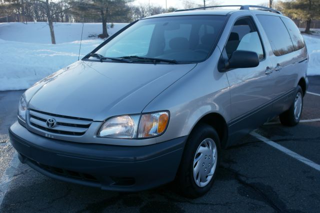 2003 Toyota Sienna X