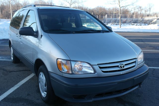 2003 Toyota Sienna X