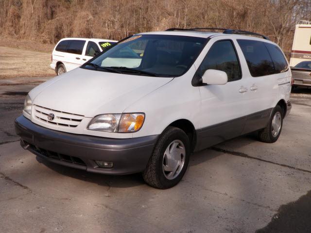 2003 Toyota Sienna SEL Sport Utility 4D