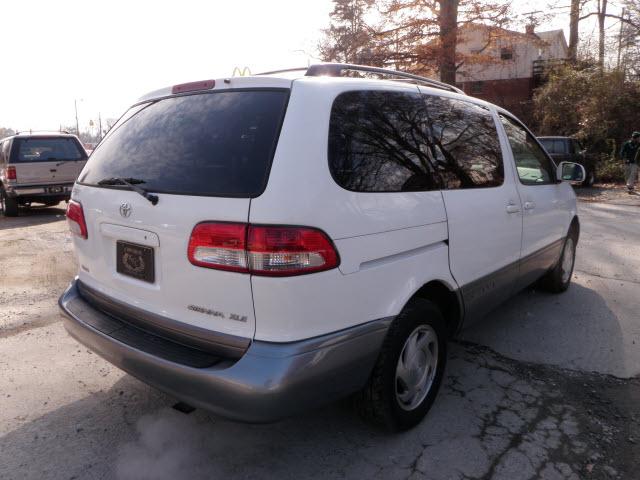 2003 Toyota Sienna SEL Sport Utility 4D