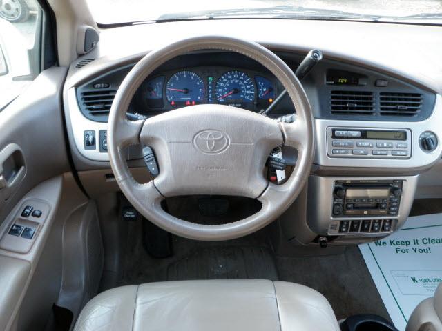 2003 Toyota Sienna SEL Sport Utility 4D