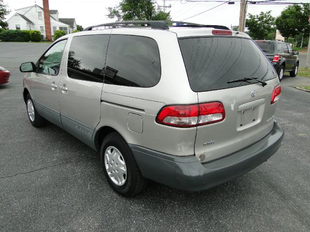 2003 Toyota Sienna SEL Sport Utility 4D