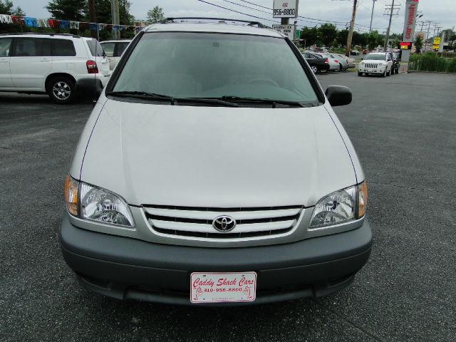 2003 Toyota Sienna SEL Sport Utility 4D