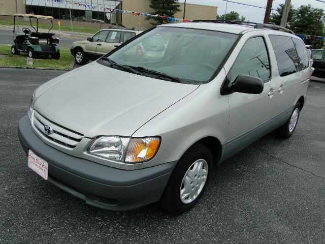 2003 Toyota Sienna SEL Sport Utility 4D