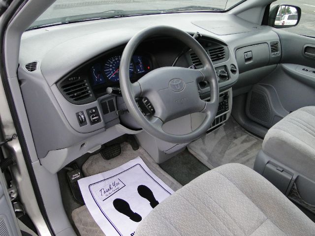 2003 Toyota Sienna SEL Sport Utility 4D