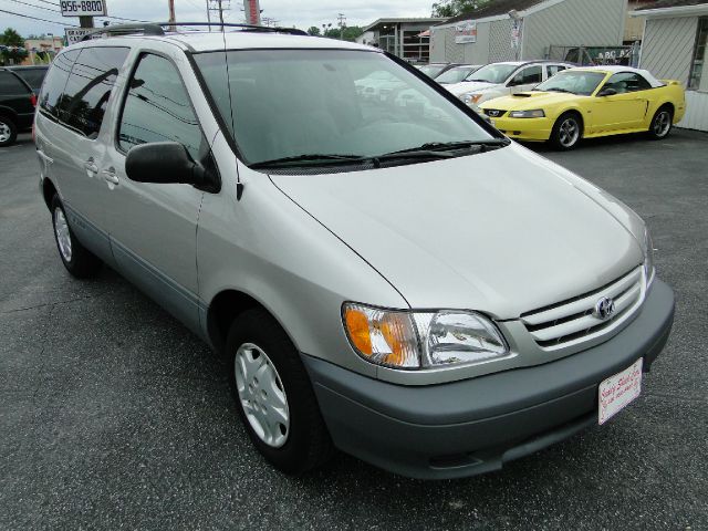 2003 Toyota Sienna SEL Sport Utility 4D