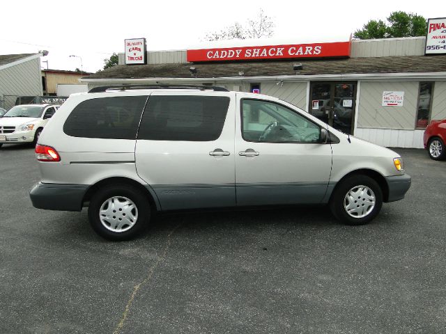 2003 Toyota Sienna SEL Sport Utility 4D