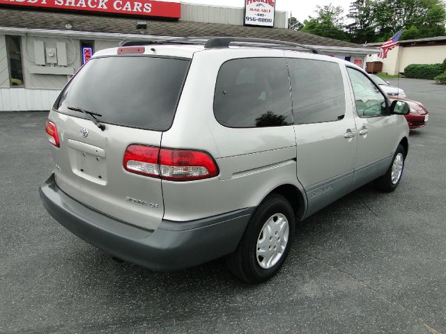 2003 Toyota Sienna SEL Sport Utility 4D