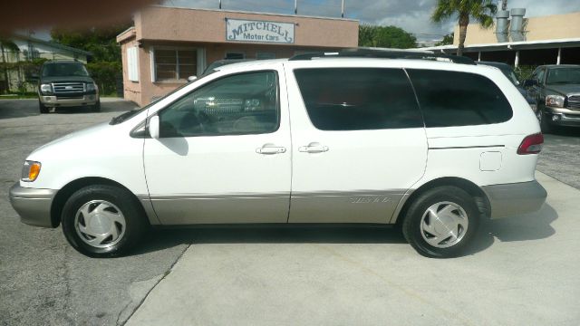 2003 Toyota Sienna X