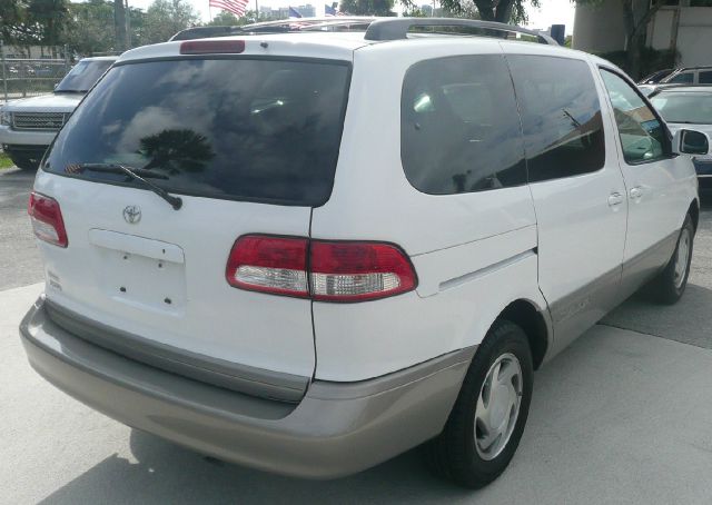 2003 Toyota Sienna X