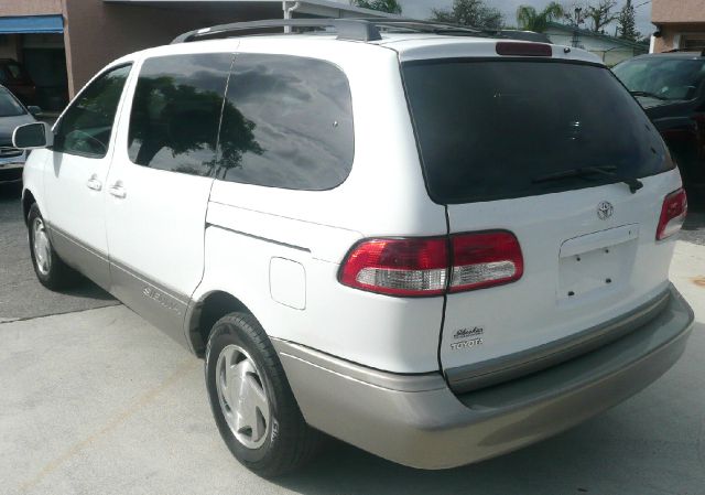 2003 Toyota Sienna X