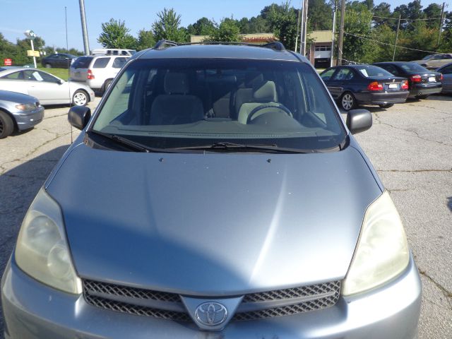 2004 Toyota Sienna Touring - Moonroof