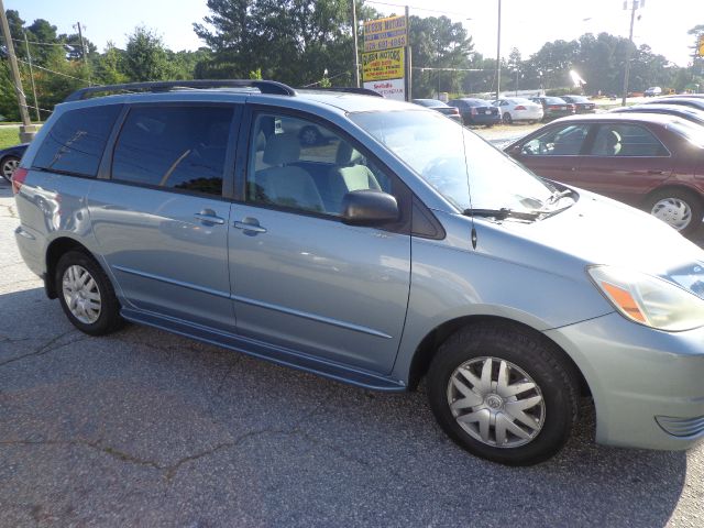 2004 Toyota Sienna Touring - Moonroof